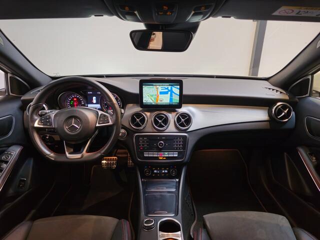Mercedes-Benz GLA-KLASSE 180 Business Solution AMG style - Navi - 19" LM AMG Velgen - Achteruitrijcamera - Leder