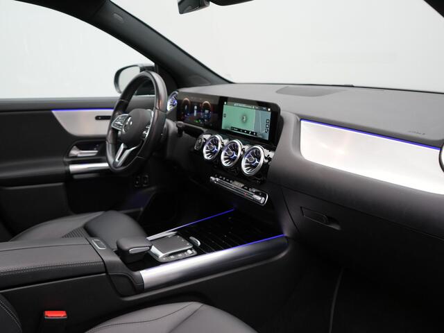 Mercedes-Benz GLA-KLASSE 250e Style Plug In Hybrid 218pk Dealer O.H PHEV | Panodak | Adaptive Cruise | Lederen Sportstoelen Verwarmd | Sfeerverlichting | Apple Carplay | Camera | Keyless | Blis | Navi | DAB |