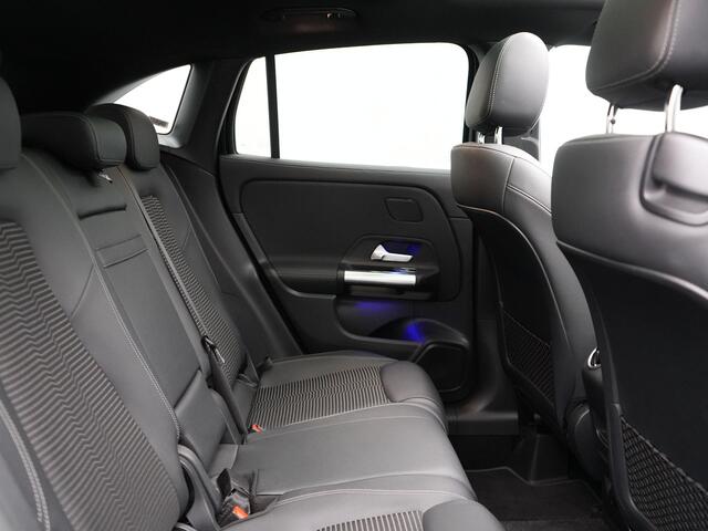 Mercedes-Benz GLA-KLASSE 250e Style Plug In Hybrid 218pk Dealer O.H PHEV | Panodak | Adaptive Cruise | Lederen Sportstoelen Verwarmd | Sfeerverlichting | Apple Carplay | Camera | Keyless | Blis | Navi | DAB |