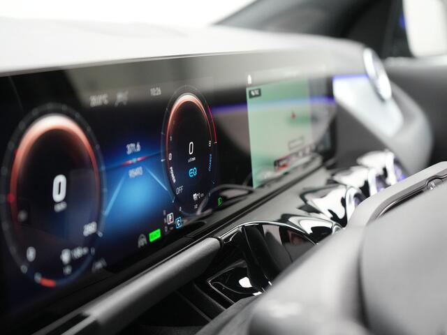 Mercedes-Benz GLA-KLASSE 250e Style Plug In Hybrid 218pk Dealer O.H PHEV | Panodak | Adaptive Cruise | Lederen Sportstoelen Verwarmd | Sfeerverlichting | Apple Carplay | Camera | Keyless | Blis | Navi | DAB |