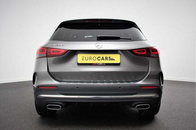 Mercedes-Benz GLA-KLASSE 200 Automaat AMG Line Nieuw model! Mercedes-Benz GLA-klasse 200 AMG Line 8-DCT | Navigatie | Climate Control | Camera | Half leder/alcantara | Led | Electrische achterklep | 19"Lichtmetalen velgen