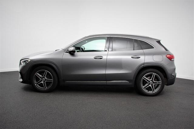 Mercedes-Benz GLA-KLASSE 200 Automaat AMG Line Nieuw model! Mercedes-Benz GLA-klasse 200 AMG Line 8-DCT | Navigatie | Climate Control | Camera | Half leder/alcantara | Led | Electrische achterklep | 19"Lichtmetalen velgen