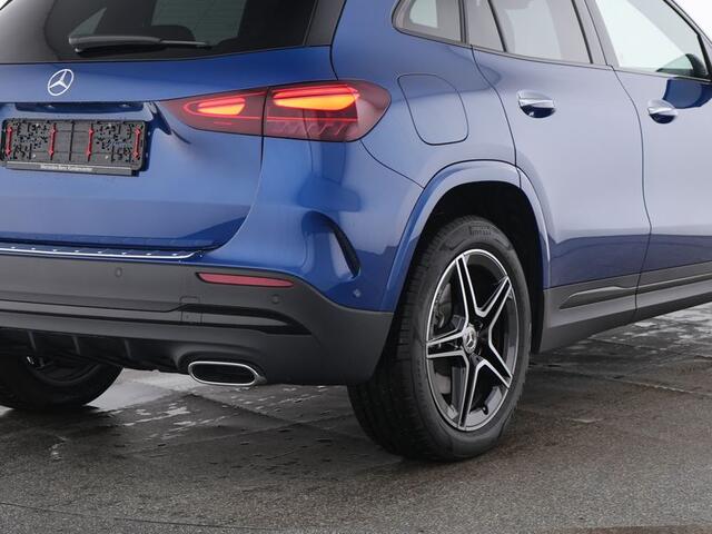 Mercedes-Benz GLA-KLASSE 250 e AMG Plug-In Hybride Edition AMG Line | Night Pakket | Distronic | 360° Camera | AC en DC Laden | MultiBeam Koplampen | Stuur en Stoeverwarming. Inclusief 24 maanden Mercedes-Benz Certified garantie voor Europa.
