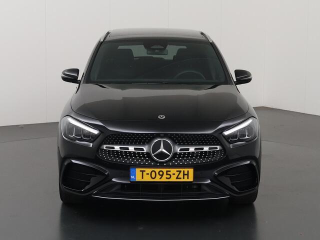 Mercedes-Benz GLA-KLASSE 180 AMG Line | Panoramadak | Burmester |Stoelverwarming | Widescreen | 19" lichtmetalen velgen |