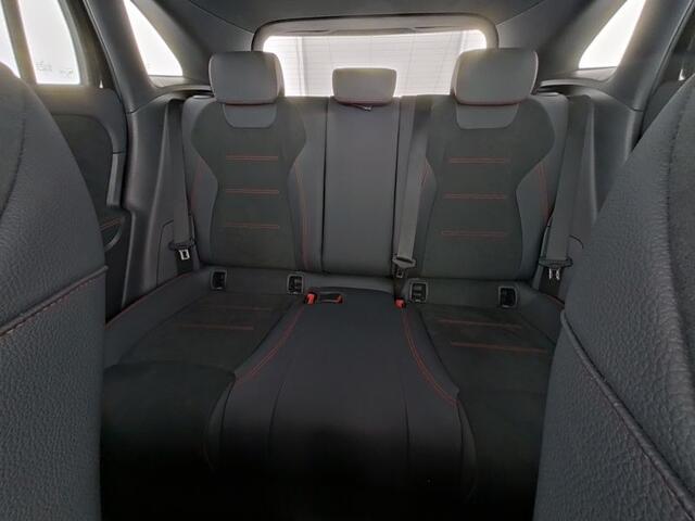 Mercedes-Benz GLA-KLASSE 250 e AMG Plug-In Hybride AMG Line | Night Pakket | Panorama Schuif-Kanteldak | 11kW Laden | Stuur en Stoelverwarming. Inclusief 24 maanden Mercedes-Benz Certified garantie voor Europa.