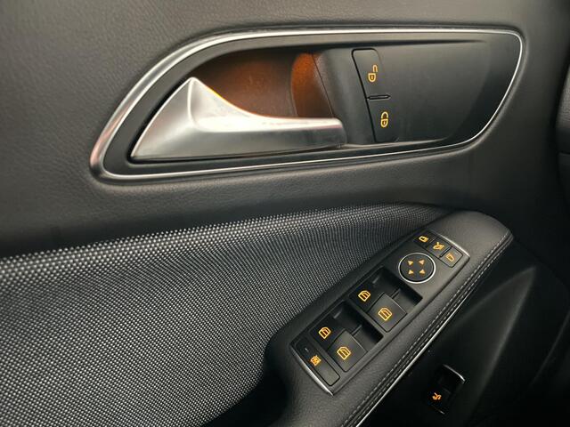 Mercedes-Benz GLA-KLASSE 180 Business Solution Limited | Afneembare trekhaak | Keyless | Elektrische Achterklep | Stoelverwarming | Navigatie | Climate Control | Cruise Control