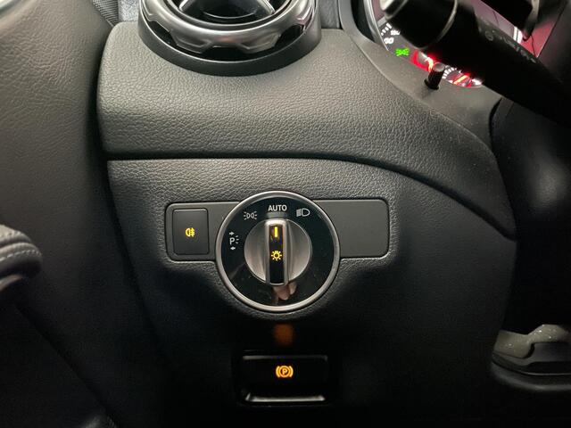 Mercedes-Benz GLA-KLASSE 180 Business Solution Limited | Afneembare trekhaak | Keyless | Elektrische Achterklep | Stoelverwarming | Navigatie | Climate Control | Cruise Control