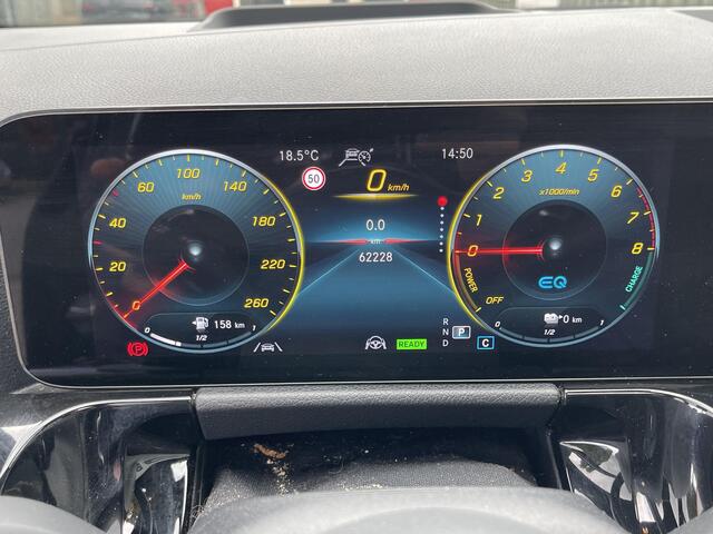 Mercedes-Benz GLA-KLASSE 250 e AMG Line 20"/Panoramadak/Head-up/Dodehoek/Adaptieve cruise/360 camera/Keyless/Matrix LED/Stoelverwarming/Apple Carplay & Android Auto