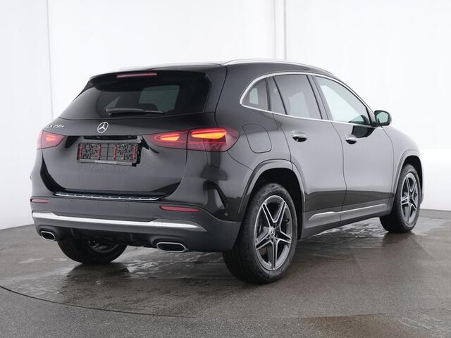 Mercedes-Benz GLA-KLASSE 250 e AMG Plug-In Hybride AMG Line Premium Plus | Trekhaak | Distronic | Panorama Schuif-Kanteldak | 11 kW Laden | Stuur en Stoelverwarming. Inclusief 24 maanden MB Certified garantie voor Europa.