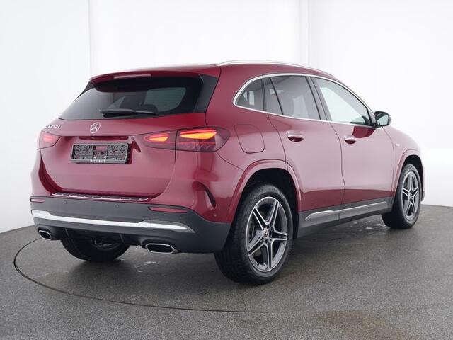 Mercedes-Benz GLA-KLASSE 250 e AMG Plug-In Hybride AMG Line Advanced Plus | Trekhaak | Dodehoek Assist | 11 kW Laden | Stoel en Stuurverwarming. Inclusief 24 maanden MB Certified garantie voor Europa.