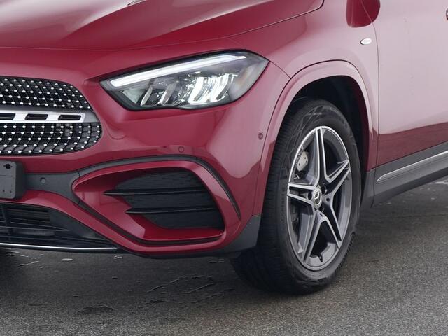 Mercedes-Benz GLA-KLASSE 250 e AMG Plug-In Hybride AMG Line Advanced Plus | Trekhaak | Dodehoek Assist | 11 kW Laden | Stoel en Stuurverwarming. Inclusief 24 maanden MB Certified garantie voor Europa.