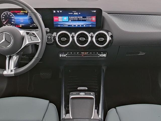 Mercedes-Benz GLA-KLASSE 250 e Plug-In Hybride | Night Pakket | Panorama Schuif-Kanteldak | Trekhaak | Memory voorstoelen | Distronic adapt Cruise | Sportstoelen Spacegrey lederlook | Winterpakket Inclusief 24 maanden MB Certified garantie voor Europa.