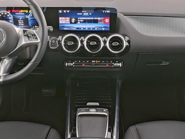 Mercedes-Benz GLA-KLASSE 250 e Plug-In Hybride Achteruitrijcamera | Ledkoplampen | 11kW Laden | Easy Pack achterklep | Stuur en Stoelverwarming. Inclusief 24 maanden MB Certified garantie voor Europa.