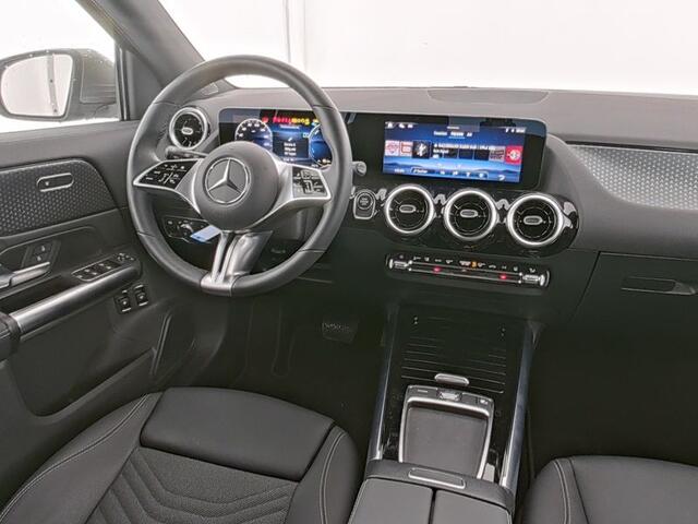 Mercedes-Benz GLA-KLASSE 250 e Plug-In Hybride Achteruitrijcamera | Ledkoplampen | 11kW Laden | Easy Pack achterklep | Stuur en Stoelverwarming. Inclusief 24 maanden MB Certified garantie voor Europa.