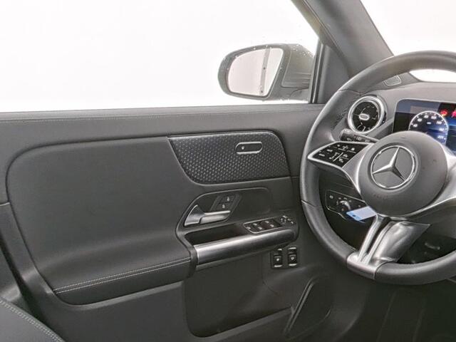 Mercedes-Benz GLA-KLASSE 250 e Plug-In Hybride Achteruitrijcamera | Ledkoplampen | 11kW Laden | Easy Pack achterklep | Stuur en Stoelverwarming. Inclusief 24 maanden MB Certified garantie voor Europa.