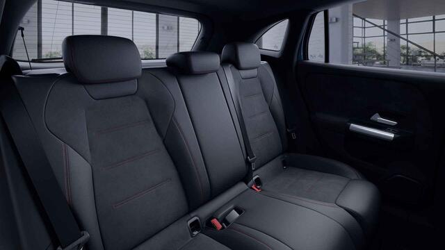 Mercedes-Benz GLA-KLASSE 250 e AMG Line | Night | Panoramadak | Stoelverwarming | Keyless | 19" lichtmetalen velgen | Achteruitrijcamera |