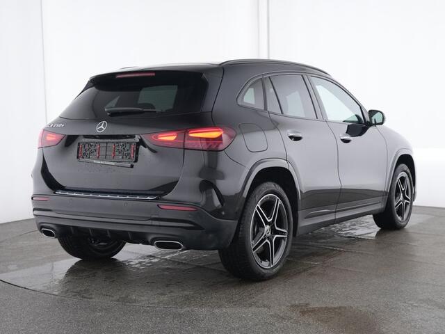 Mercedes-Benz GLA-KLASSE 250 e AMG Plug-In Hybride Edition AMG Line | Night Pakket | Panorama Schuif-Kanteldak | 11kW Laden | Multibeam Koplampen | Stuur en Stoelverwarming. Inclusief 24 maanden Mercedes-Benz Certified garantie voor Europa.
