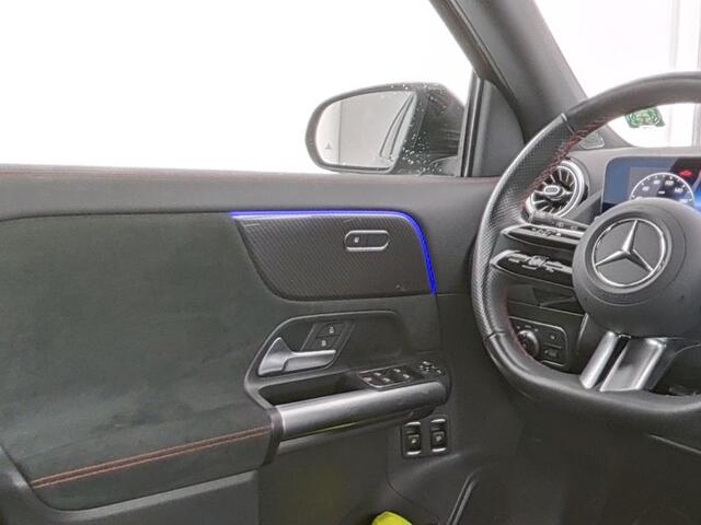 Mercedes-Benz GLA-KLASSE 250 e AMG Plug-In Hybride Edition AMG Line | Night Pakket | Panorama Schuif-Kanteldak | 11kW Laden | Multibeam Koplampen | Stuur en Stoelverwarming. Inclusief 24 maanden Mercedes-Benz Certified garantie voor Europa.