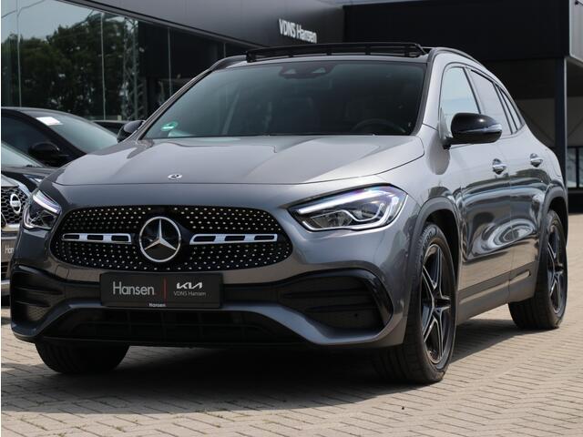 Mercedes-Benz GLA-KLASSE 180 AMG Line I Panoramadak I Trekhaak I Leder I Widescreen