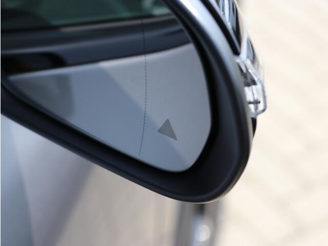 Mercedes-Benz GLA-KLASSE 180 AMG Line I Panoramadak I Trekhaak I Leder I Widescreen