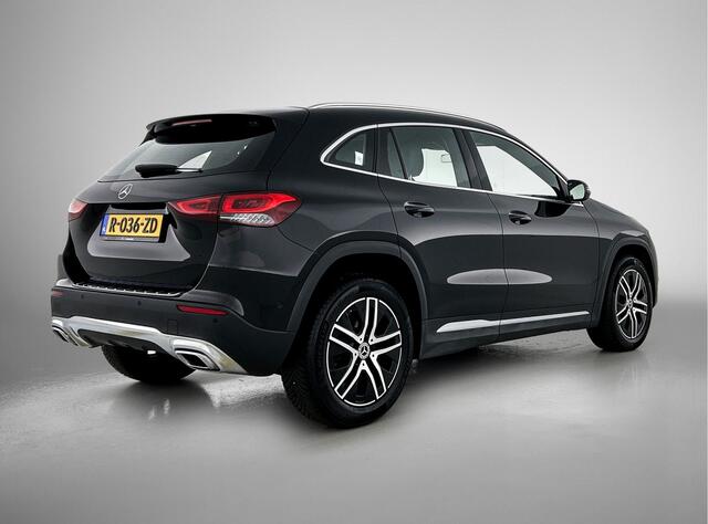 Mercedes-Benz GLA-KLASSE 200 Automaat Luxury Line | Trekhaak | Parkeer Pakket | Stoelverwarming | Spiegel pakket | High-performance led-koplampen | Inclusief 24 maanden Mercedes-Benz Certified garantie voor Europa.