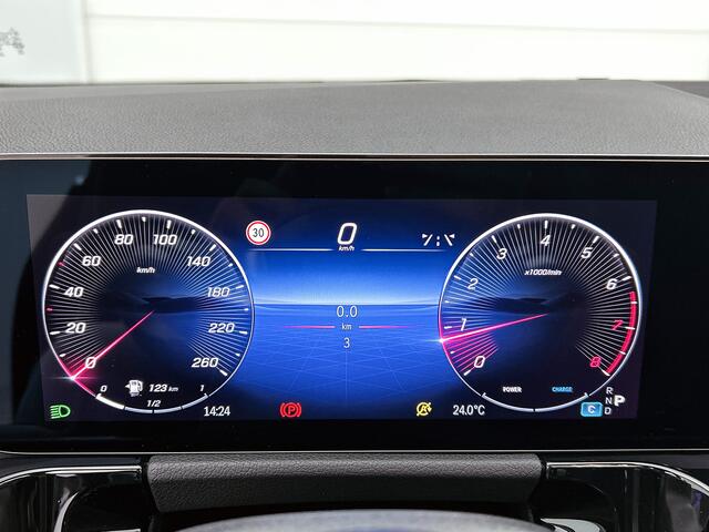 Mercedes-Benz GLA-KLASSE 180 Business Solution AMG | Trekhaak | Advanced Sound System | Multibeam LED | Panoramaschuifdak | Smartphone integratie | EASY PACK achterklep | Keyless-Go comfortpakket |