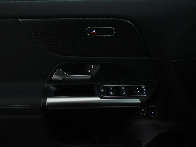 Mercedes-Benz GLA-KLASSE 250 e Plug-In Hybride | Panoramadak | Distronic | Sound system | Parkeerpakket met achteruitrijcamera | Stuur en Stoelverwarming. Inclusief 24 maanden MB Certified garantie voor Europa.