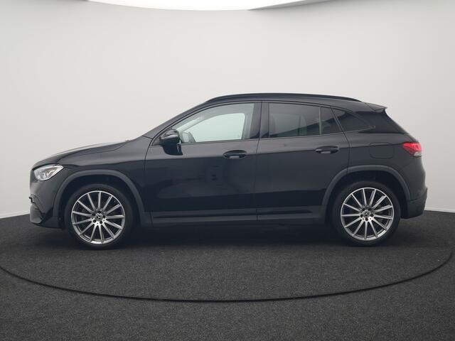 Mercedes-Benz GLA-KLASSE 250 e AMG Line Plug In Hybrid 225pk Dealer O.H PHEV | Cruise Control | Sfeerverlichting | Alcantara Sportstoelen Verwarmd | Lane Assist | Navigatie | Virtual | DAB |