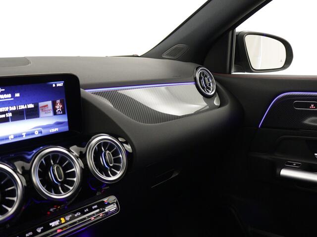 Mercedes-Benz GLA-KLASSE 180 AMG Line | Nightpakket | Parkeerpakket met achteruitrijcamera | Keyless-Go comfortpakket | USB-pakket plus | Dodehoekassistent | GUARD 360 ° Vehicle protection Plus |