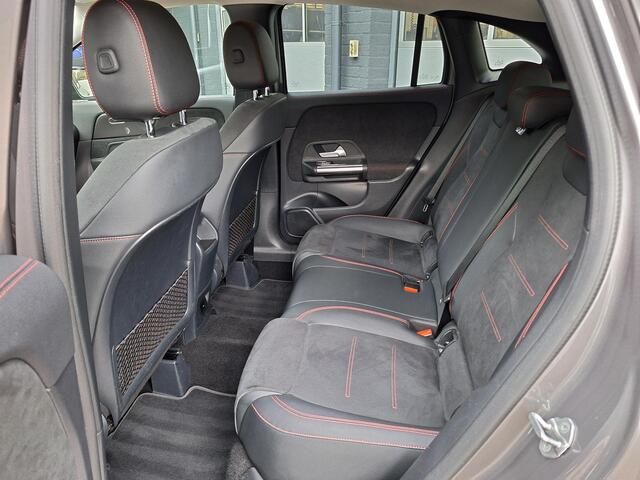 Mercedes-Benz GLA-KLASSE 250 e | AMG Line | Night pakket | Parkeersensoren rondom | Widescreen | Stoelverwarming voor | Easy Pack achterklep | LED verlichting