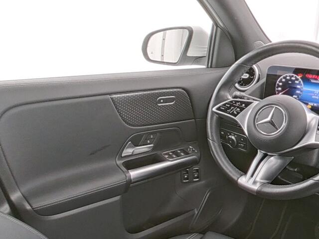 Mercedes-Benz GLA-KLASSE 250 e Face Lift Plug-In Hybride Distronic | Stoelverwarming voor | Ledkoplampen | Easy Pack Achterklep | MultiBeam Koplampen | 11 kW Laden . Inclusief 24 maanden MB Certified garantie voor Europa.