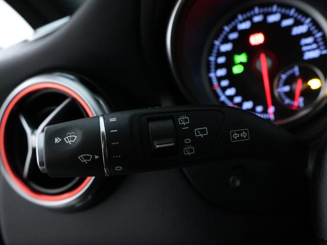 Mercedes-Benz GLA-KLASSE 180 Business Solution AMG | Achteruitrijcamera | Navigatie | Stoelverwarming | Klimaatregeling | Inclusief 24 maanden MB Certified garantie voor Europa.