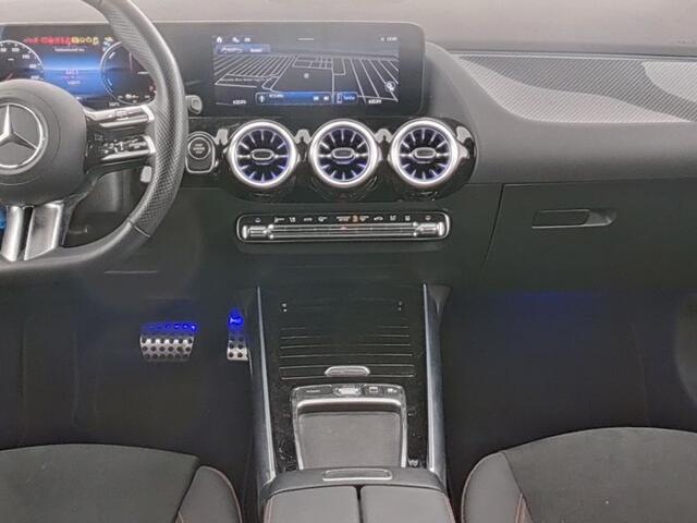 Mercedes-Benz GLA-KLASSE 250 e AMG Plug-In Hybride Trekhaak | AMG Line | Night Pakket | Dodehoek Assist | 11 kW Laden | Stuur en Stoelverwarming. Inclusief 24 maanden MB Certified garantie voor Europa.