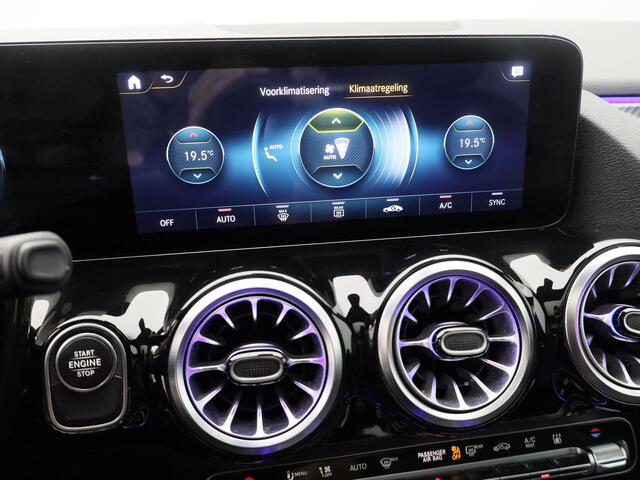 Mercedes-Benz GLA-KLASSE 250 e AMG Line | PANO | 360° | SFEERVERLICHTING | STOELVERWARMING