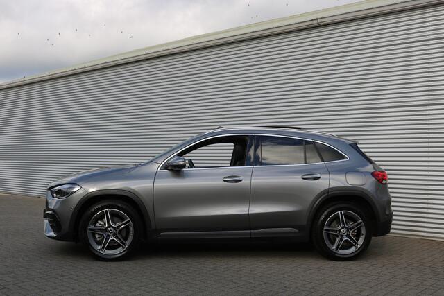 Mercedes-Benz GLA-KLASSE 250 e AMG Line (Panoramadak Sportleder/Memory Carplay Distronic 360Camera Multibeam Keyless PrivacyGlass Pdc V+A)