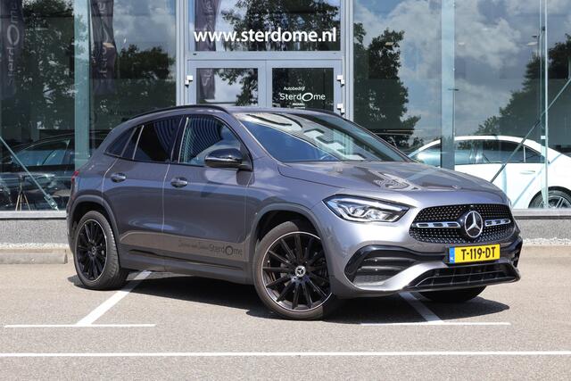 Mercedes-Benz GLA-KLASSE 180 AMG Line l Automaat I Achteruitrij camera l Tempomaat l Stoelverwarming l Sfeerverlichting l MBUX l Widescreen l Keyless Go l Night pakket l Spiegel pakket l l Camera l Carbon inleg l Draadloos opladen telefoon l LED High Performance koplampen l THERM