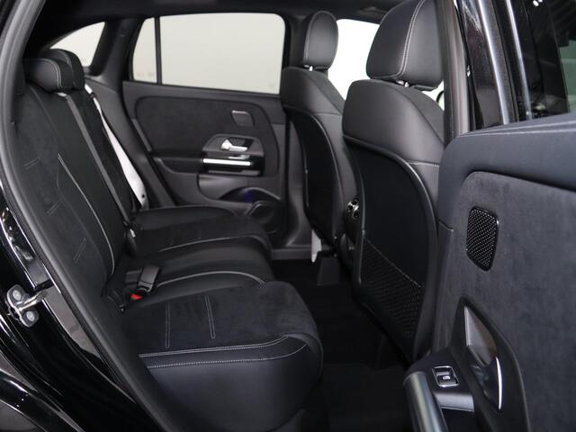 Mercedes-Benz GLA-KLASSE 250e Business Solution AMG | AMG Line plus | Panoramaschuifdak | 20" AMG-velgen | Head-Up | Parkeerpakket | Nightpakket |