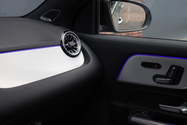 Mercedes-Benz GLA-KLASSE 250 e AMG Line | Panoramadak | Burmester | Distronic | Memory | Trekhaak | Keyless Go | Camera | Sfeerverlichting | Dodehoekassistent |