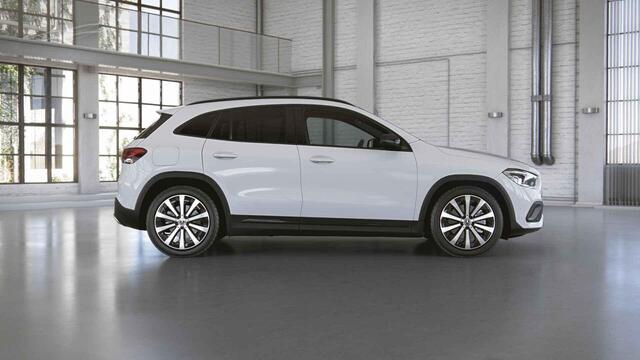 Mercedes-Benz GLA-KLASSE 250 e Luxury Line | Trekhaak | Stoelverwarming |