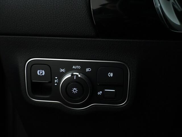 Mercedes-Benz GLA-KLASSE 250 e Plug-In Hybride | Trekhaak | EASY PACK achterklep | Ledkoplampen | Stoelverwarming voor | Spiegelpakket. Inclusief 24 maanden MB Certified garantie voor Europa.