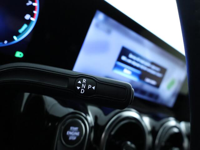 Mercedes-Benz GLA-KLASSE 250 e Plug-In Hybride | Trekhaak | EASY PACK achterklep | Ledkoplampen | Stoelverwarming voor | Spiegelpakket. Inclusief 24 maanden MB Certified garantie voor Europa.