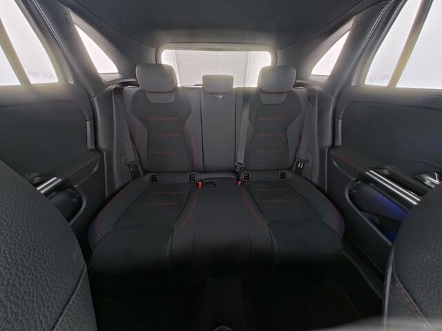 Mercedes-Benz GLA-KLASSE 250 e AMG Plug-In Hybride AMG Line | Panorama Schuif-Kanteldak | Sfeerverlichting | Dosehoek Assist | Stuur en Stoelverwarming. Inclusief 24 maanden MB Certified garantie voor Europa.