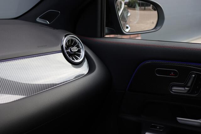 Mercedes-Benz GLA-KLASSE 250 e Premium+ AMG Line | Facelift | Distronic | Panoramadak | Burmester | Trekhaak | HUD | Memory | Verwarmd Stuurwiel | Surround Camera |