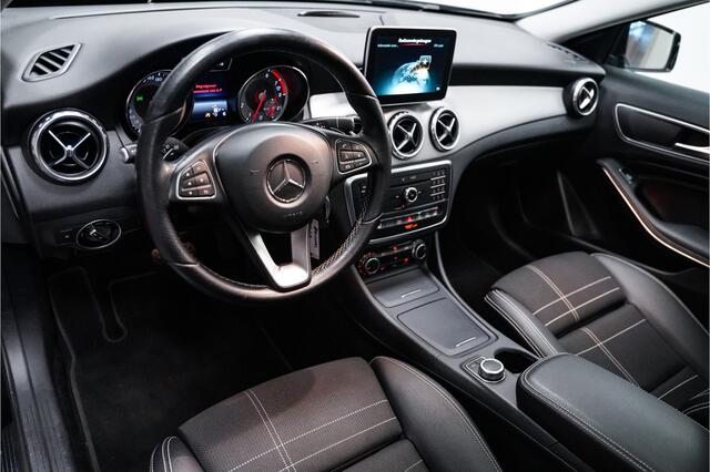 Mercedes-Benz GLA-KLASSE 180 Prestige|Panodak|Stoelverwarming|Bi-Xenon