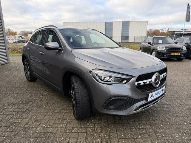 Mercedes-Benz GLA-KLASSE 250 e Progressive Luxury Line ACC Distronic Trekhaak Panoramadak Ambiente verlichting LED