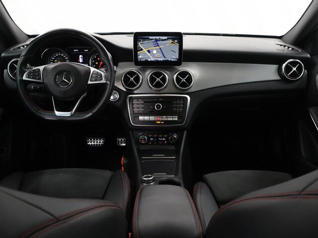 Mercedes-Benz GLA-KLASSE 180 Business Solution AMG | Panoramadak | 19" lichtmetalen velgen | Keyless | Achteruitrijcamera |