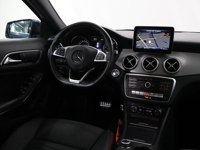 Mercedes-Benz GLA-KLASSE 180 Business Solution AMG | Panoramadak | 19" lichtmetalen velgen | Keyless | Achteruitrijcamera |
