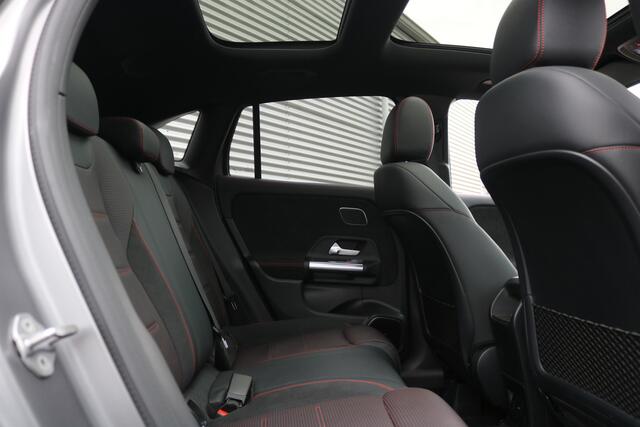 Mercedes-Benz GLA-KLASSE 250 4MATIC AMG Line Edition (Panoramdak Sportleder/Memory Burmester M-Bux Camera Multibeam Trekhaak 20InchAMG Pdc V+A PrivacyGlass)