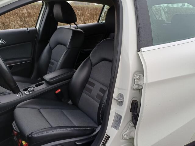 Mercedes-Benz GLA-KLASSE 180 Premium Plus /Lichte rijdbare schade/
