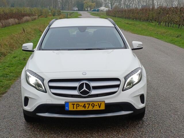 Mercedes-Benz GLA-KLASSE 180 Premium Plus /Lichte rijdbare schade/